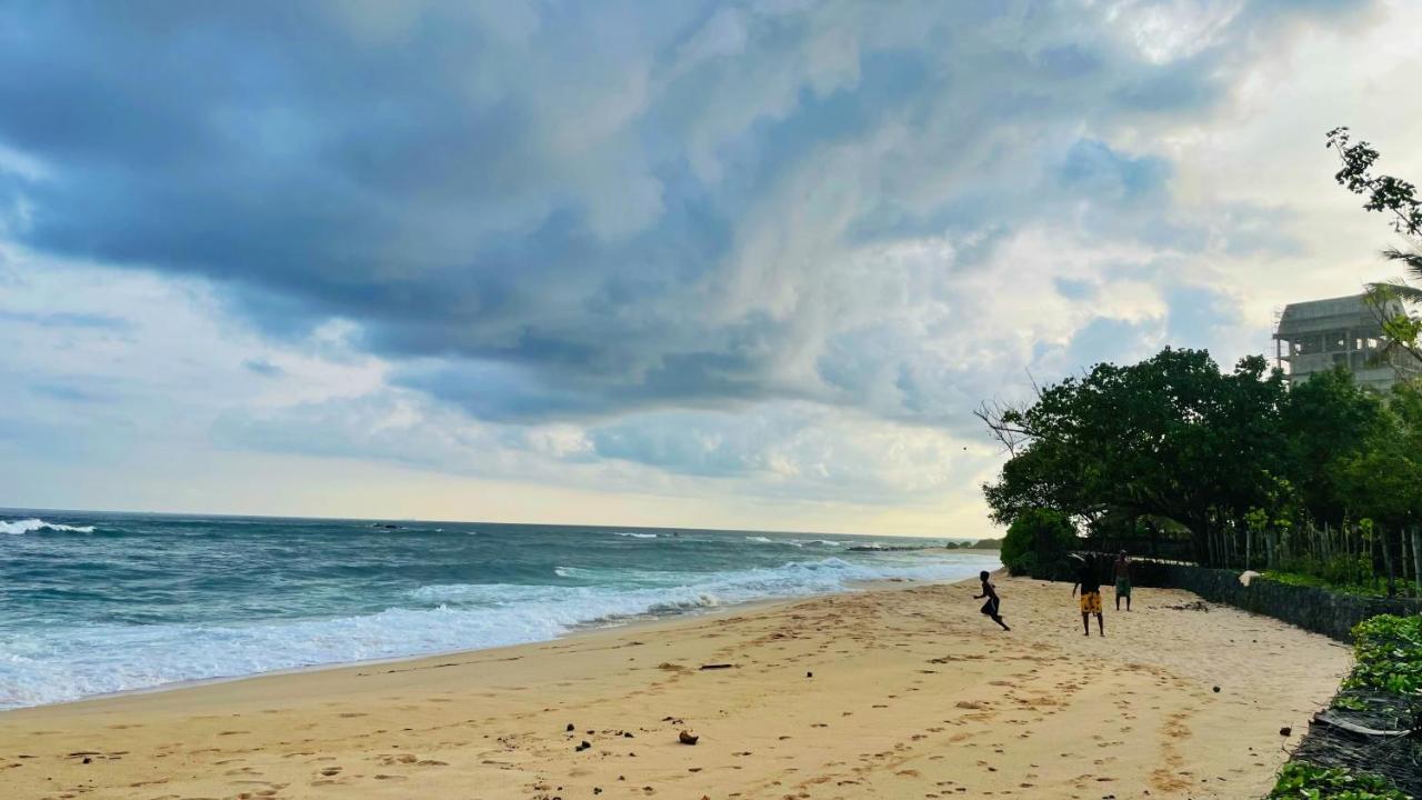Готель Beverly Beach Мірісса Екстер'єр фото
